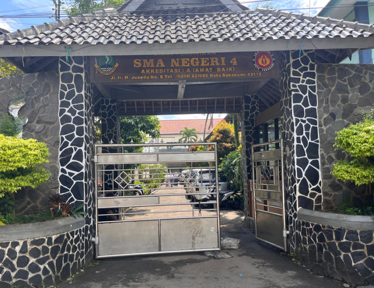 gerbang sman 4 sukabumi